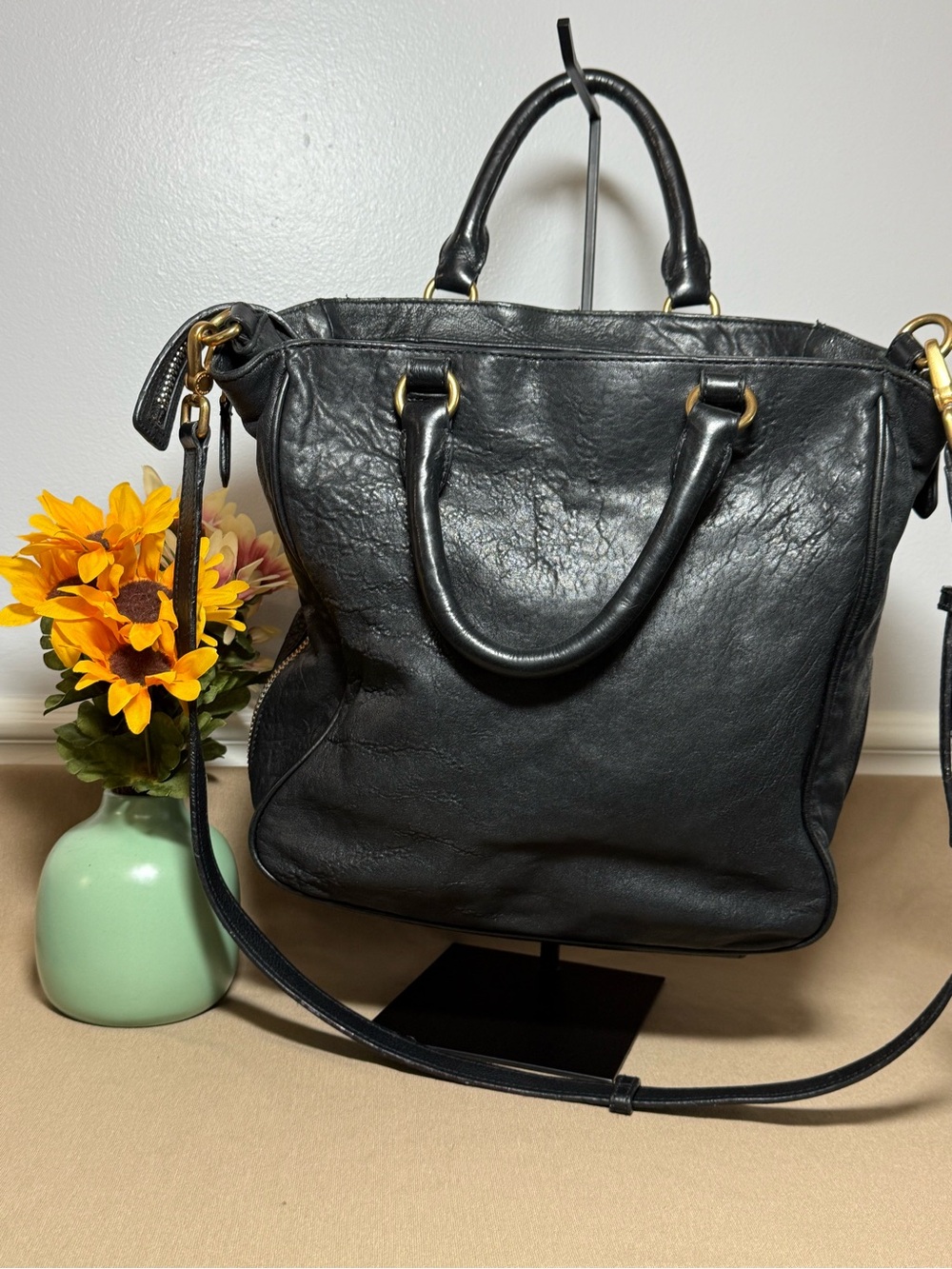 Marc by Marc Jacobs "Washed Up" Leather Tote Expandable Side Zips - Picture 3 of 9